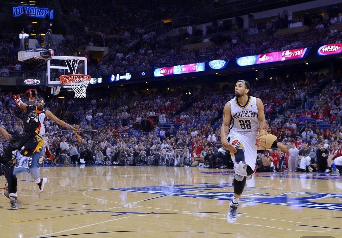 鹈鹕战术调整未果，勇士赛季首战获胜